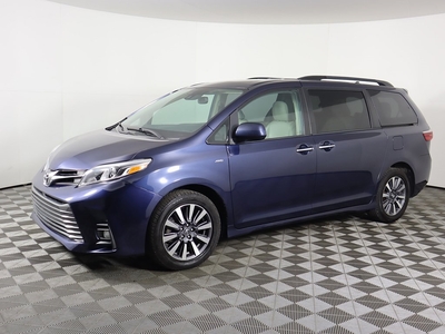 2018 Toyota Sienna Limited in Cleveland, OH