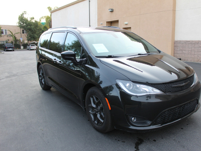2018 Chrysler Pacifica Touring L FWD for sale in Long Beach, CA