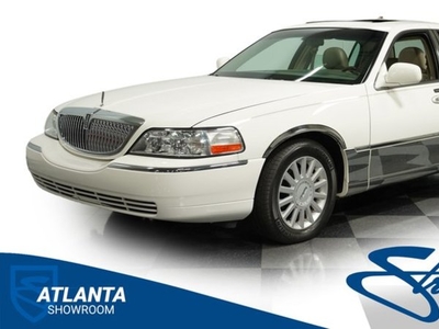 FOR SALE: 2005 Lincoln Town Car $20,995 USD