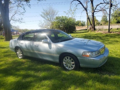 FOR SALE: 2009 Lincoln Town Car $17,495 USD