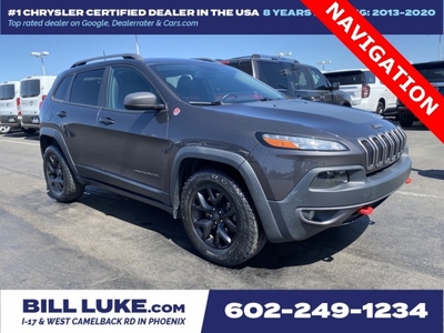 PRE-OWNED 2017 JEEP CHEROKEE TRAILHAWK WITH NAVIGATION & 4WD