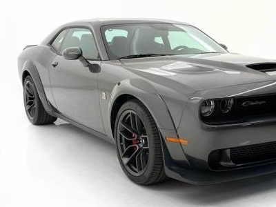 Dodge Challenger 6.4L V-8 Gas