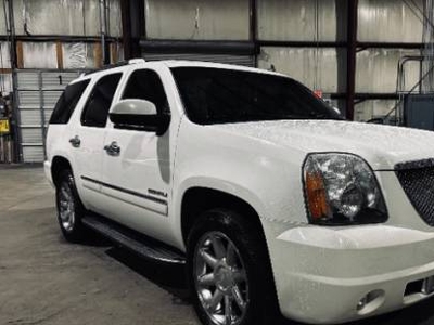 GMC Yukon 6.2L V-8 Gas