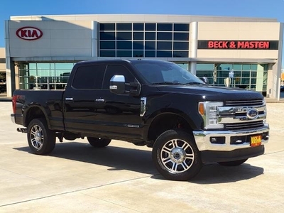 Pre-Owned 2017 Ford F-250SD Lariat
