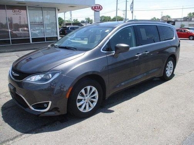 2018 Chrysler Pacifica for Sale in Co Bluffs, Iowa