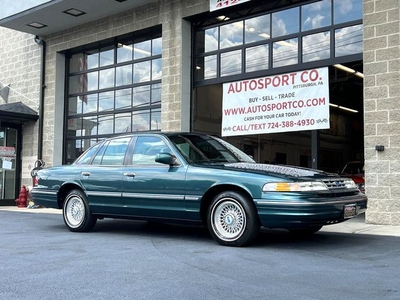 1996 Ford Crown Victoria Sedan