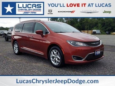 2018 Chrysler Pacifica for Sale in Northwoods, Illinois