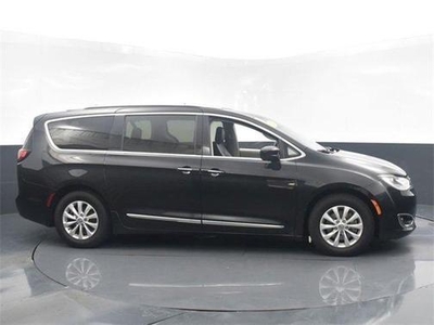 2018 Chrysler Pacifica for Sale in Chicago, Illinois