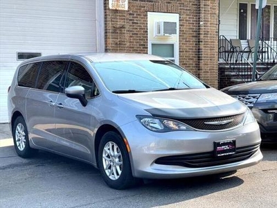 2017 Chrysler Pacifica for Sale in Chicago, Illinois