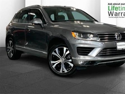 2017 Volkswagen Touareg for Sale in Northwoods, Illinois