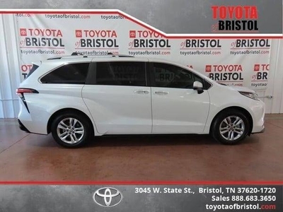 2022 Toyota Sienna for Sale in Chicago, Illinois