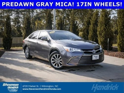 2017 Toyota Camry Hybrid for Sale in Northwoods, Illinois
