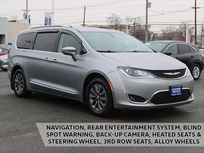 2019 Chrysler Pacifica for Sale in Northwoods, Illinois