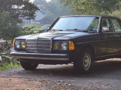 FOR SALE: 1985 Mercedes Benz 300D $8,395 USD