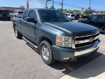 2007 Chevrolet Silverado 1500 Work Truck 4DR Extended Cab 4WD 5.8 FT. SB