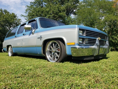 1984 Chevrolet Suburban 1/2 Ton