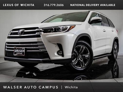 2018 Toyota Highlander for Sale in Co Bluffs, Iowa