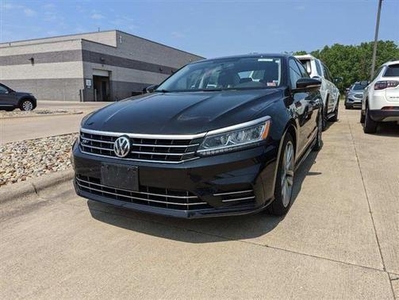 2018 Volkswagen Passat for Sale in Northwoods, Illinois