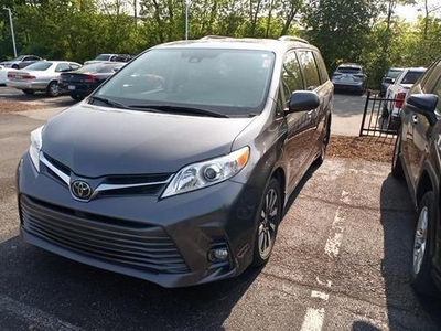 2019 Toyota Sienna for Sale in Saint Louis, Missouri