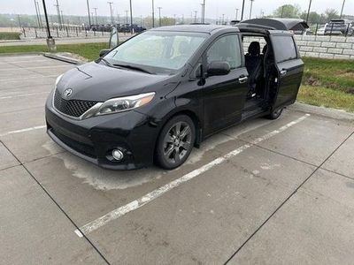 2016 Toyota Sienna for Sale in Saint Louis, Missouri