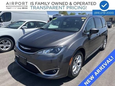 2017 Chrysler Pacifica for Sale in Chicago, Illinois