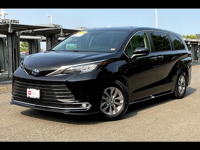 Certified 2022 Toyota Sienna XLE