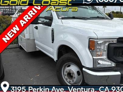 Ford Super Duty F-350 Chassis Cab 7.3L V-8 Gas