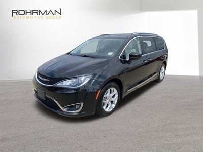 2017 Chrysler Pacifica for Sale in Co Bluffs, Iowa