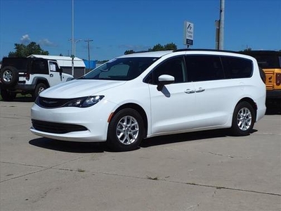 2020 Chrysler Voyager for Sale in Co Bluffs, Iowa