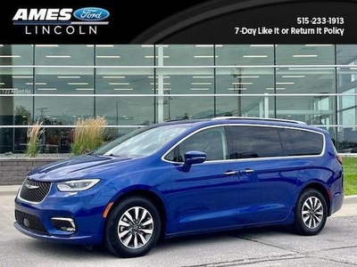 2021 Chrysler Pacifica for Sale in Co Bluffs, Iowa