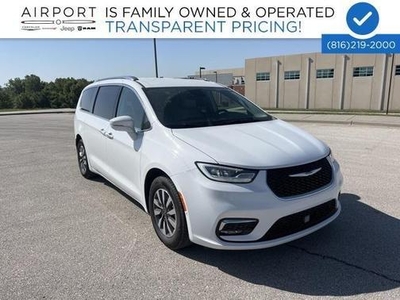 2021 Chrysler Pacifica Hybrid for Sale in Co Bluffs, Iowa