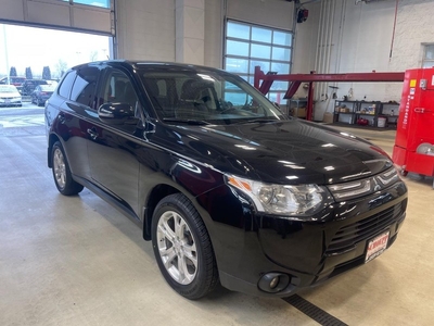 2014 Mitsubishi Outlander SE in Middleton, WI