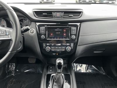 2019 Nissan Rogue SL in Rochester, MN