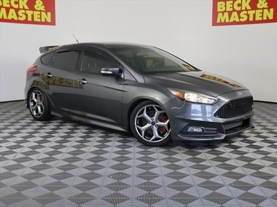 Pre-Owned 2017 Ford Focus ST