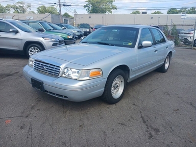 2001 Ford Crown Victoria Sedan