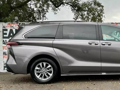 2022 Toyota Sienna XLE Minivan 4D for sale in Miami, FL