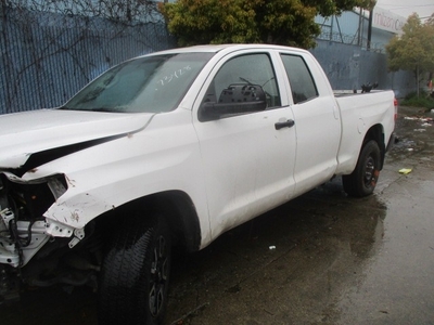 parting out solo partes 2017 Toyota Tundra 4WD SR Double Cab 6.5' Bed 4.6L for sale in Oakland, CA