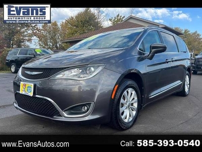 2017 Chrysler Pacifica Touring-L $14,350