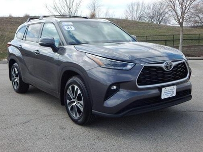 2021 Toyota Highlander for Sale in Chicago, Illinois