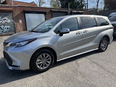 Used 2021 Toyota Sienna XLE for sale in Flushing, NY 11358: Van Details - 677847929 | Kelley Blue Book