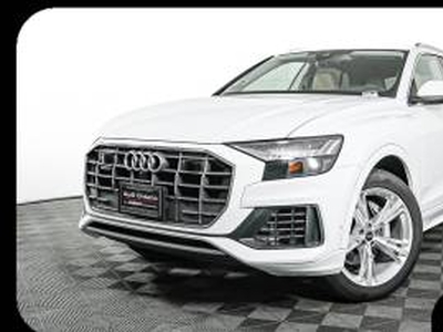 Audi Q8 3000