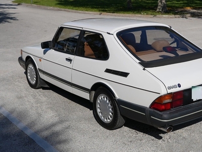 FOR SALE: 1993 Saab 900 $10,800 USD