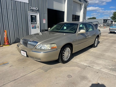 2004 Lincoln Town Car Sedan For Sale