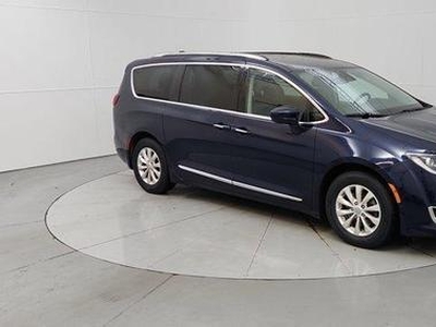 2018 Chrysler Pacifica for Sale in Northwoods, Illinois