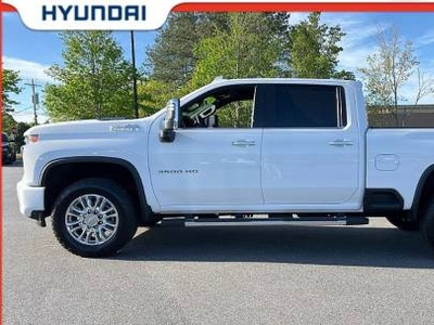 Chevrolet Silverado 3500HD 6.6L V-8 Diesel Turbocharged