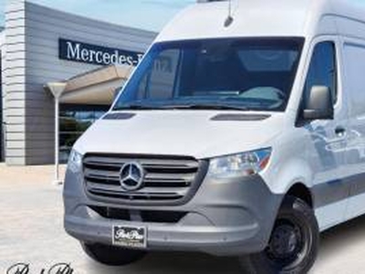 Mercedes-Benz Sprinter Cargo Van 2000