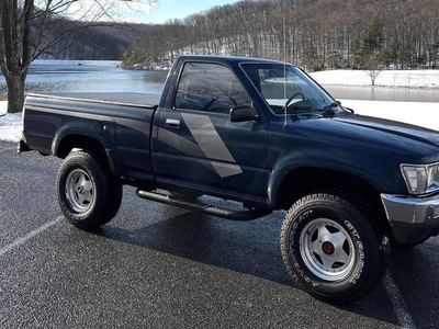 FOR SALE: 1989 Toyota Pickup $8,400 USD