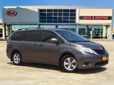 Pre-Owned 2013 Toyota Sienna LE