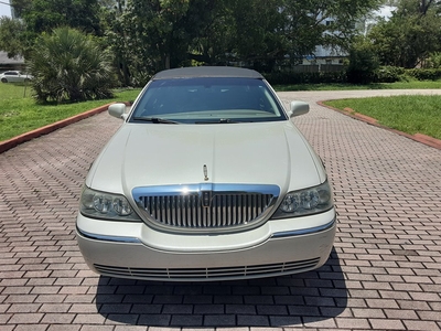 2005 Lincoln Town Car Signature in Fort Lauderdale, FL