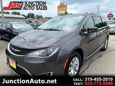 2019 Chrysler Pacifica for Sale in Co Bluffs, Iowa